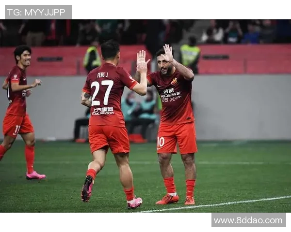 小胜聊足球：深入解析当下足球战术与球员表现的精彩对话