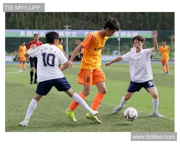 足球男生帅气风采展现青春活力与运动魅力的完美结合